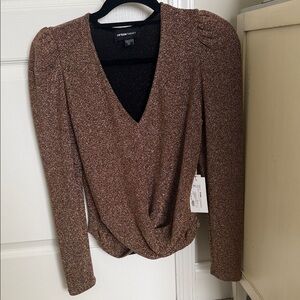 Gorgeous NWT Gold Metallic V-Neck Top